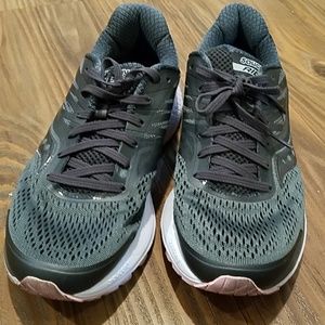 NWOT Saucony Ride gunmetal/pink running shoes